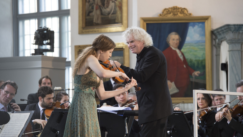 Simon Rattle & Vilde Frang in performance  | Copyright: © Monika Rittershaus