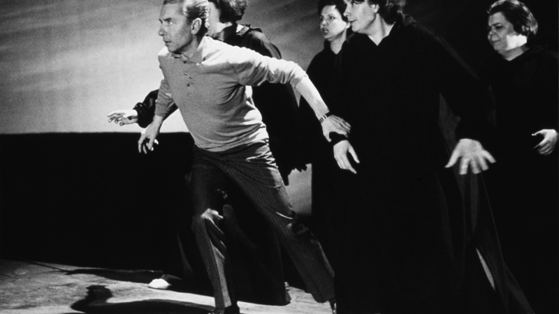 Karajan rehearsing with the Valkyries in 1967. | Copyright: © Eliette und Herbert von Karajan Institut