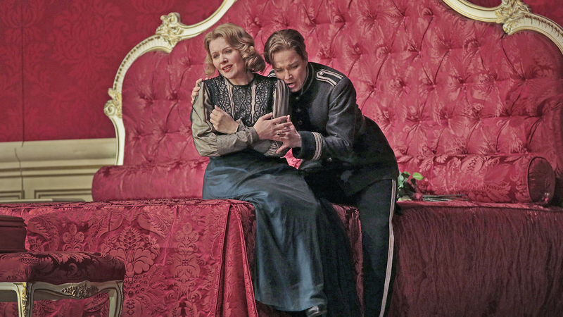 Renée Fleming and Elina Garanca in Strauss' DER ROSENKAVALIER | Copyright: © Ken Howard / Metropolitan Opera