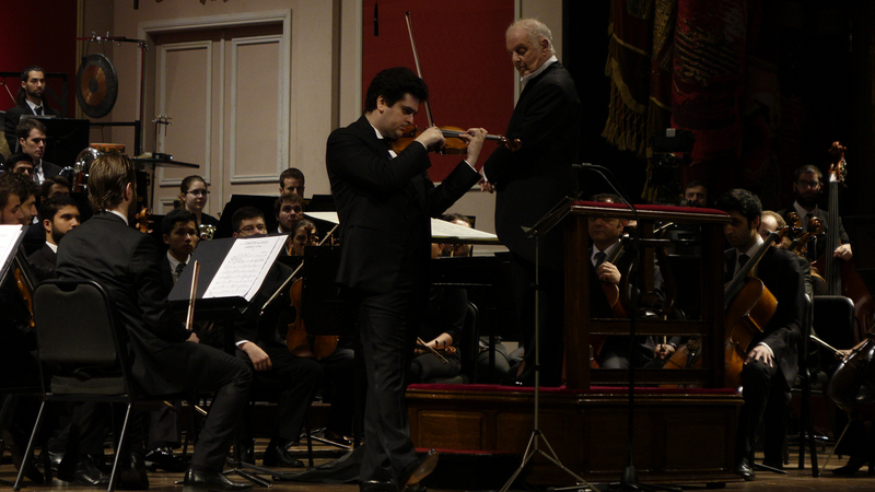 Michael Barenboim playing at the Teatro Colón | Copyright: © Manuel Vaca