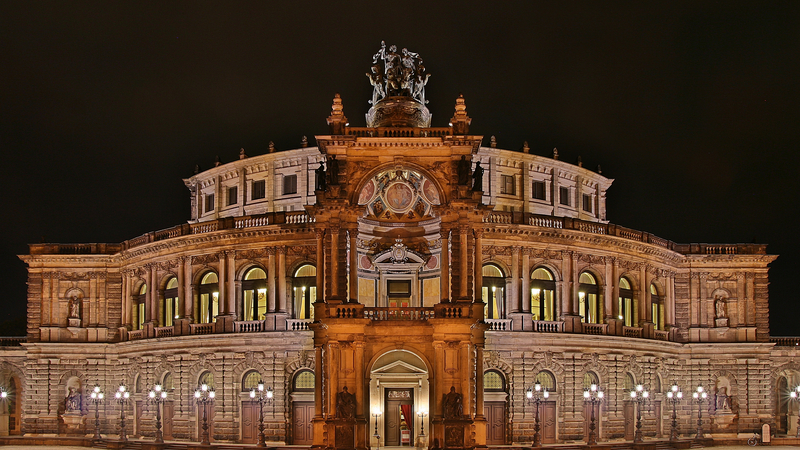 Semperoper at Night | Copyright: © Sebastian Terfloth