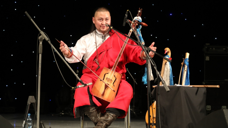 Victor Zhalsanov’s instruments not only sound extraordinary but also look unusual! | Copyright: © Vladimir Sokolov