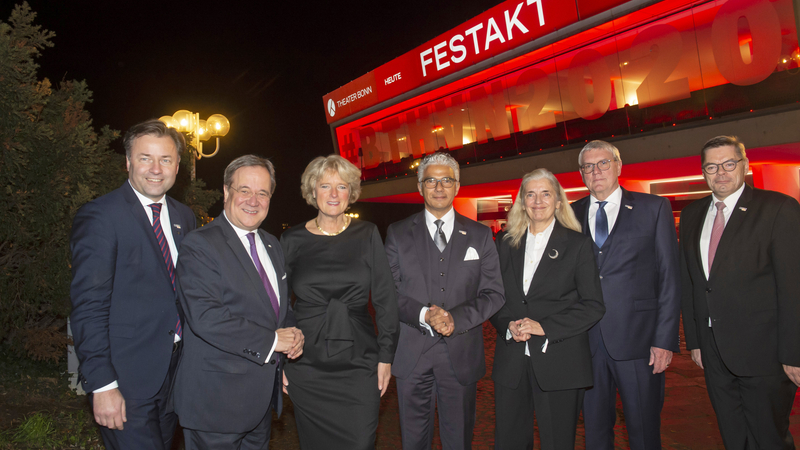 (l-r): Malte Boecker, Artistic Director of the Beethoven Jubiläums GmbH, Armin Laschet, Prime Minister of North Rhine-Westphalia (NRW), Monika Grütters, Federal Government Commissioner for Culture and the Media, Lord Mayor of the federal city of Bonn, Ashok Sridharan, Isabel Pfeiffer-Poensgen, NRW Minister for Culture and Science, Sebastian Schuster, County Commisioner of the Rhein-Sieg-District, Ralf Birkner, Commercial Director of the Beethoven Jubiläums GmbH | Copyright: © Beethoven Jubiläums Gesellschaft