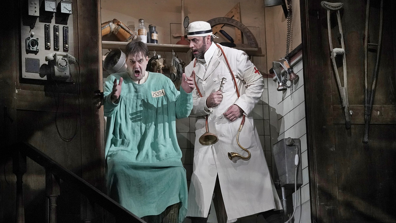 Peter Mattei as Wozzeck and Christian Van Horn as the Doctor in Bergs WOZZECK | Copyright: © Ken Howard / Met Opera