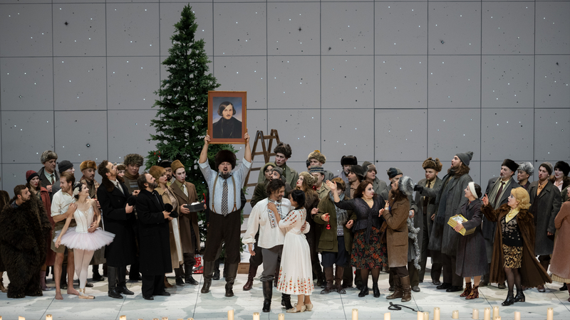 2.110738 / NBD0154V_Christmas Eve_Scene | Copyright: © Naxos Audiovisual / © Monika Rittershaus