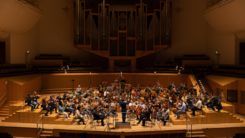 Bamberg Symphony and Jakub Hrůša  | Copyright: © Emilian Tsubaki