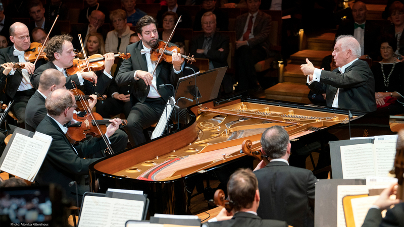 Daniel Barenboim and the Berliner Philharmoniker | Copyright: © Monika Rittershaus 