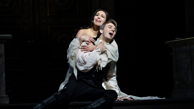 Nadine Sierra as Juliette and Benjamin Bernheim as Roméo in Gounod's ROMÉO ET JULIETTE | Copyright: © Marty Sohl / Met Opera