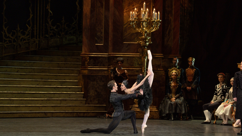 Matthew Ball and Yasmine Naghdi as Prince Siegfried and Odile  | Copyright: ©  Andrej Uspenski / Royal Ballet & Opera / Opus Arte