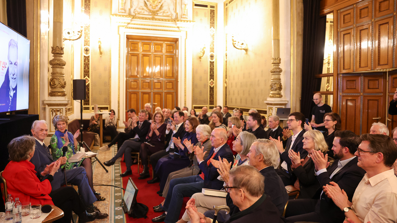 Brian Large Presents His Memoir at the Vienna State Opera | Copyright: © Katharina Schiffl