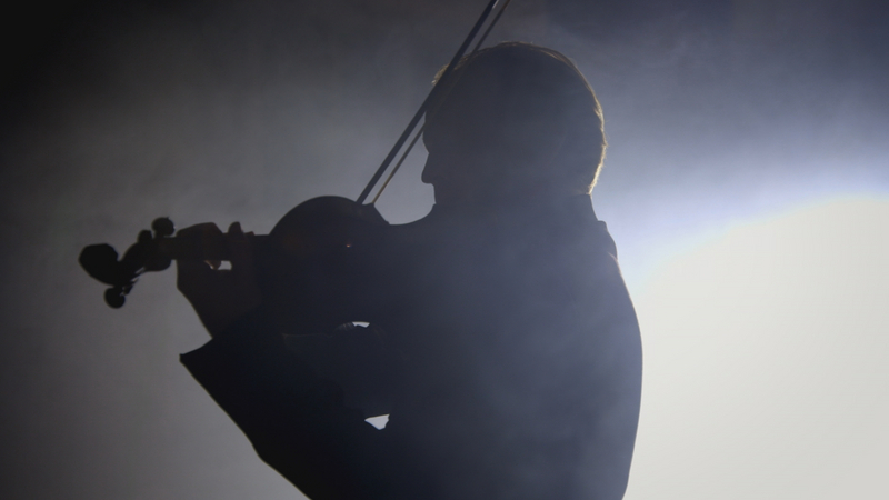 Violinist Daniel Hope performs Recomposed | Copyright: © Deutsche Grammophon