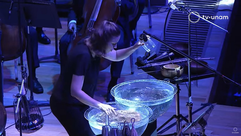 Percussionist Vanessa Porter performing on two large glass bowls filled with water  | Copyright: &copy; TV UNAM
