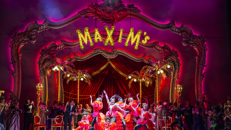 Hanna Glawari (Danielle de Niese) with dancers | Copyright: &copy; © Glyndebourne Productions Ltd. Photo: Tristram Kenton