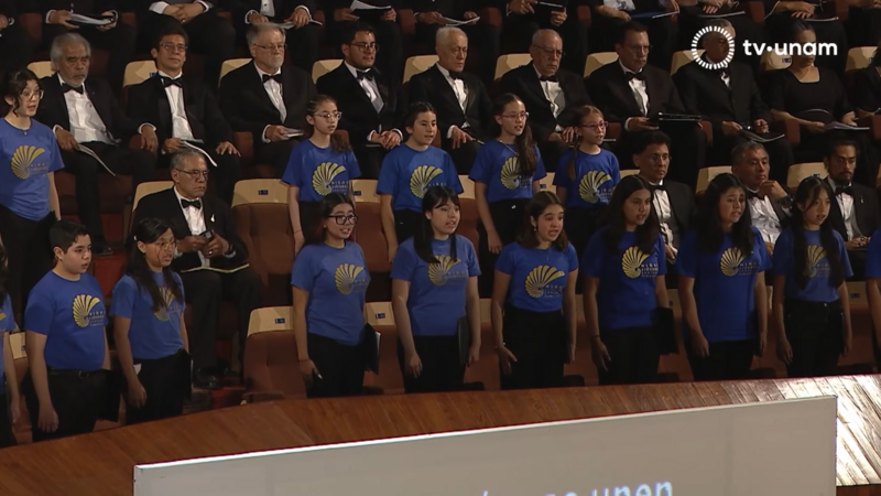 Children and Young Singers Choir of the Faculty of Music of the UNAM singing Carmina Burana’s fifteenth piece “Love flies everywhere”.  | Copyright: &copy; TV UNAM