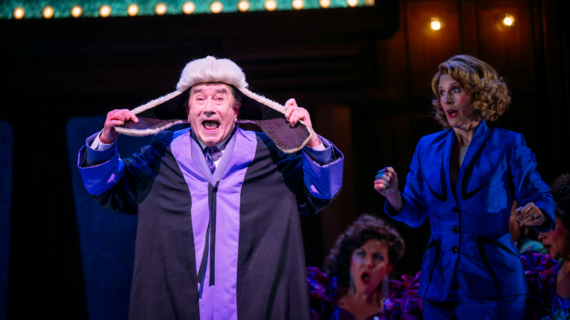 Richard Suart in 'Trial by Jury' | Copyright: &copy; Mihaela Bodlovic / Scottish Opera / Opus Arte