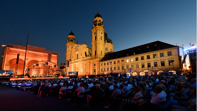 Klassik am Odeonsplatz with the M&uuml;nchner Philharmoniker in the heart of Munich | Copyright: &copy; Marcus Schlaf